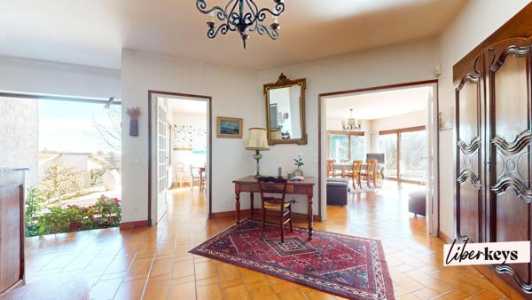 SAINT DIDIER AU MONT D'OR - MAISON D'ARCHITECTE de 180m² - TERRAIN AVEC VUE - 2224m²