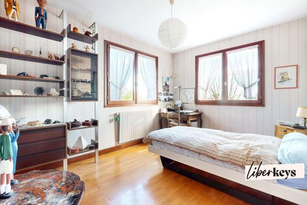 SAINT DIDIER AU MONT D'OR - MAISON D'ARCHITECTE de 180m² - TERRAIN AVEC VUE - 2224m²