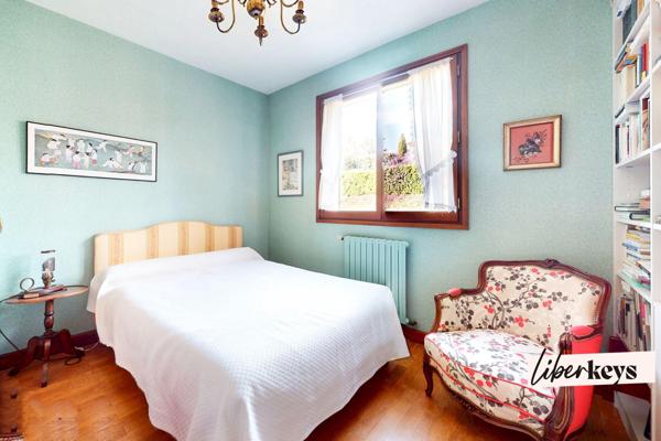 SAINT DIDIER AU MONT D'OR - MAISON D'ARCHITECTE de 180m² - TERRAIN AVEC VUE - 2224m²