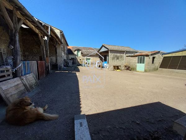 86140 LENCLOITRE Maison à finir de rénover avec fort potentiel