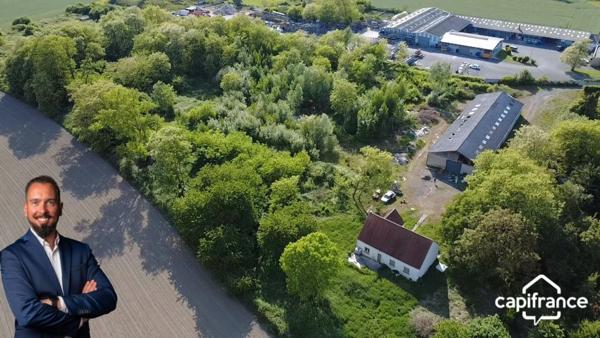 Propriété avec maison plain pied et bâtiment de 750m² sur un terrain de plus de 3 hectares