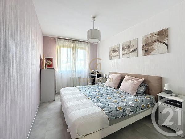 Appartement F5 à vendre  5 pièces - 113,27 m 2   LYON  - 69008