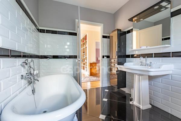 Maison bourgeoise à vendre 12 pièces SOISSONS (02)