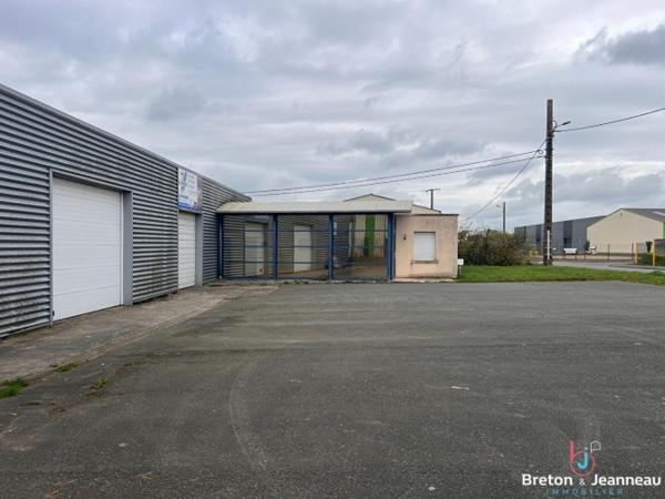 Ensemble entrepôt et bureaux
