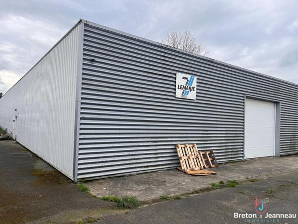 Ensemble entrepôt et bureaux