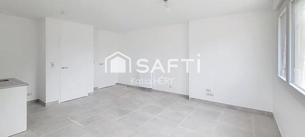 APPARTEMENT AVEC TERRASSE COUVERTE, JARDIN PRIVATIF ET 2 PARKINGS