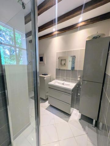 Maison - 7 pièces - 194m²