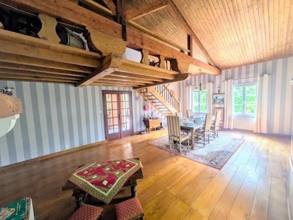 Maison - 7 pièces - 194m²