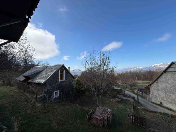 Corps de ferme, granges, jardin à vendre 8 pièces SAINT MICHEL DE CHAILLOL (05)
