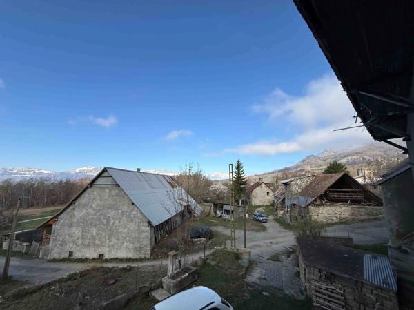 Corps de ferme, granges, jardin à vendre 8 pièces SAINT MICHEL DE CHAILLOL (05)