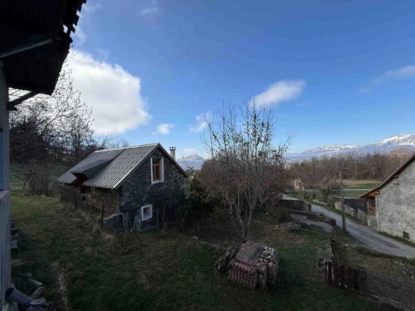 Corps de ferme, granges, jardin à vendre 8 pièces SAINT MICHEL DE CHAILLOL (05)