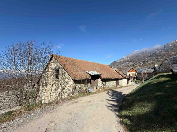 Corps de ferme, granges, jardin à vendre 8 pièces SAINT MICHEL DE CHAILLOL (05)