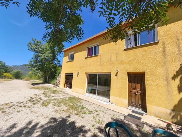 🎨 Rare ! Villa d'architecte sans vis-à-vis : Séjour XXL, atelier de 30 m² et vue à 180° sur 3300 m² de nature.