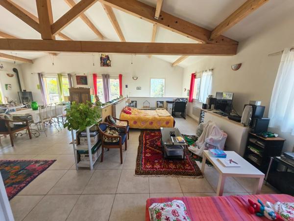 🎨 Rare ! Villa d'architecte sans vis-à-vis : Séjour XXL, atelier de 30 m² et vue à 180° sur 3300 m² de nature.