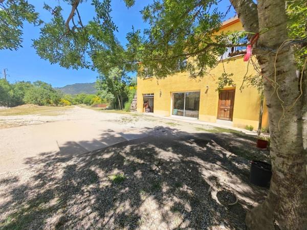 🎨 Rare ! Villa d'architecte sans vis-à-vis : Séjour XXL, atelier de 30 m² et vue à 180° sur 3300 m² de nature.