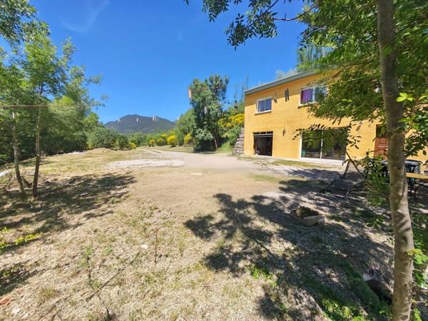 🎨 Rare ! Villa d'architecte sans vis-à-vis : Séjour XXL, atelier de 30 m² et vue à 180° sur 3300 m² de nature.