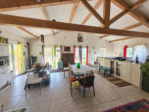 🎨 Rare ! Villa d'architecte sans vis-à-vis : Séjour XXL, atelier de 30 m² et vue à 180° sur 3300 m² de nature.