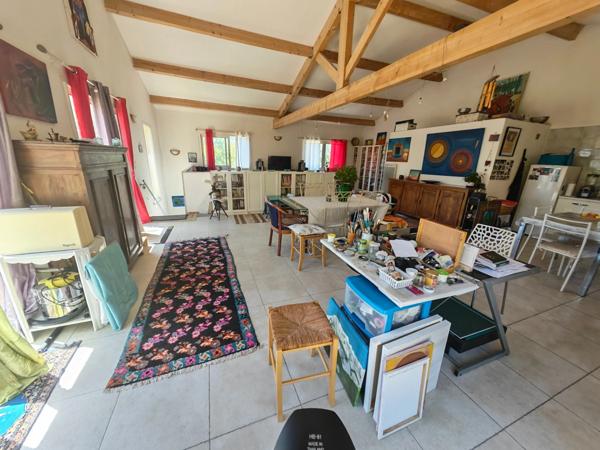🎨 Rare ! Villa d'architecte sans vis-à-vis : Séjour XXL, atelier de 30 m² et vue à 180° sur 3300 m² de nature.