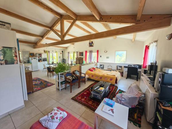 🎨 Rare ! Villa d'architecte sans vis-à-vis : Séjour XXL, atelier de 30 m² et vue à 180° sur 3300 m² de nature.