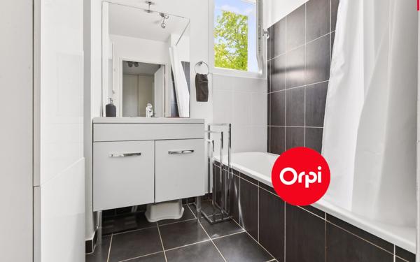 Appartement à vendre    4 pièces • 82,67 m2 Saint-Priest