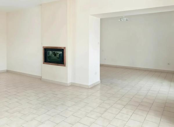 Maison de plain-pied avec dépendance aménageable