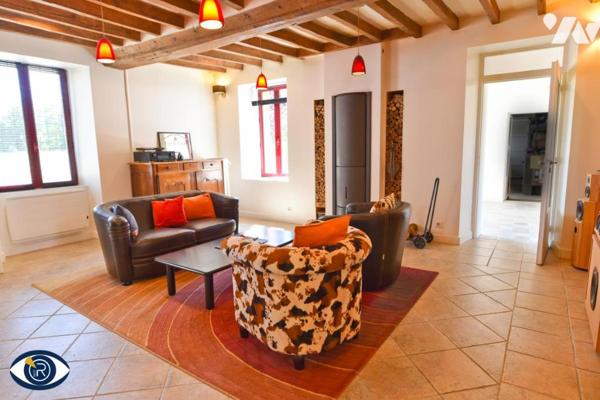 Maison à vendre située en bordure de rivière à Montigné-le-Brillant