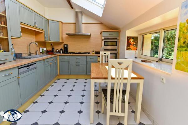 Maison à vendre située en bordure de rivière à Montigné-le-Brillant