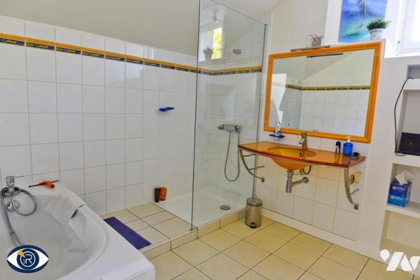 Maison à vendre située en bordure de rivière à Montigné-le-Brillant