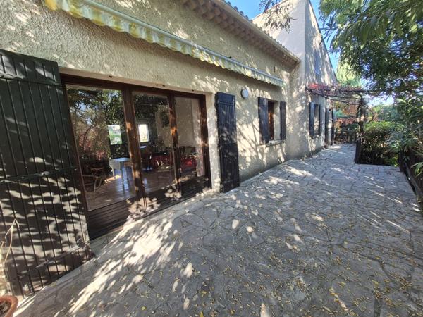 Saint-Rémy-de-Provence (13210) *** SOUS COMPROMIS*** - SAINT-REMY-DE-PCE (13210) - MAISON 5 CHAMBRES AVEC JARDIN ET GARAGE