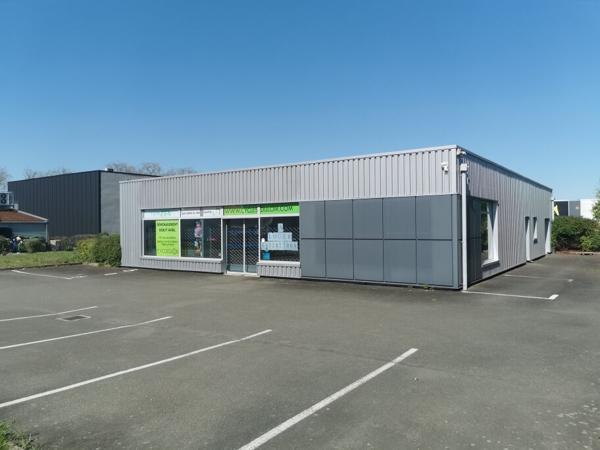 Local commercial La Fleche situé dans une zone principale d'activité de commerces et professionnels