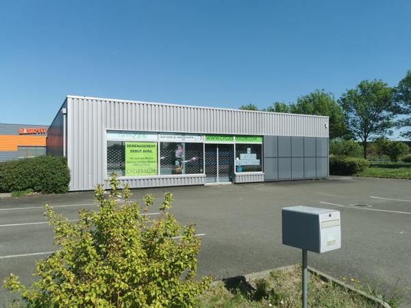 Local commercial La Fleche situé dans une zone principale d'activité de commerces et professionnels