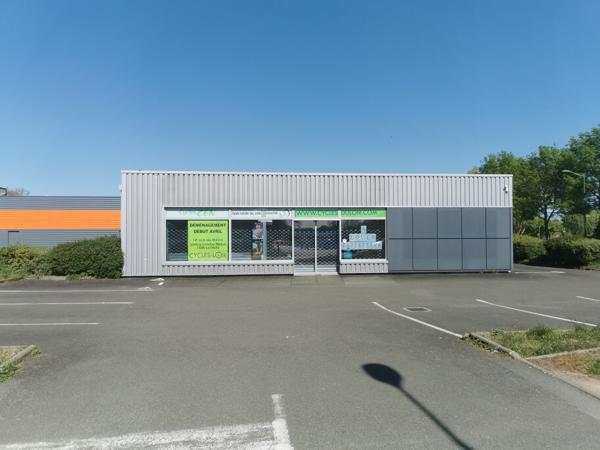 Local commercial La Fleche situé dans une zone principale d'activité de commerces et professionnels