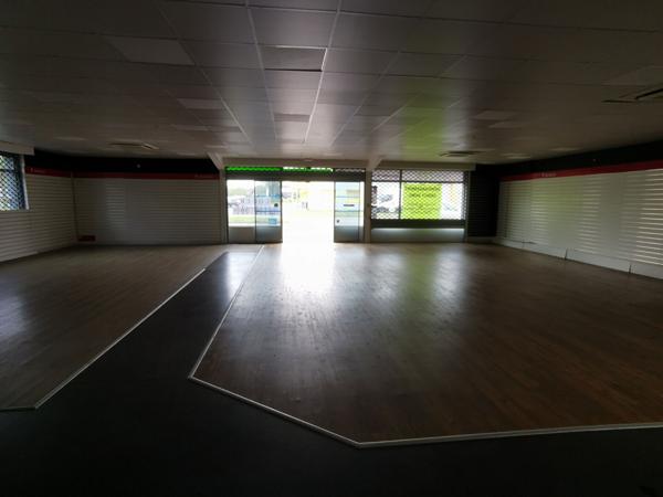 Local commercial La Fleche situé dans une zone principale d'activité de commerces et professionnels