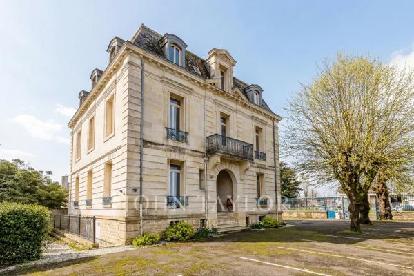 MAISON DE MAÎTRE EN PIERRE DU XIXᵉ SIÈCLE - JUSQU’À 18 BUREAUX - PARKING PRIVÉ 17 PLACES - JOHN TAYLOR BORDEAUX