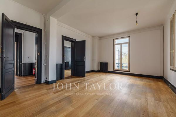MAISON DE MAÎTRE EN PIERRE DU XIXᵉ SIÈCLE - JUSQU’À 18 BUREAUX - PARKING PRIVÉ 17 PLACES - JOHN TAYLOR BORDEAUX