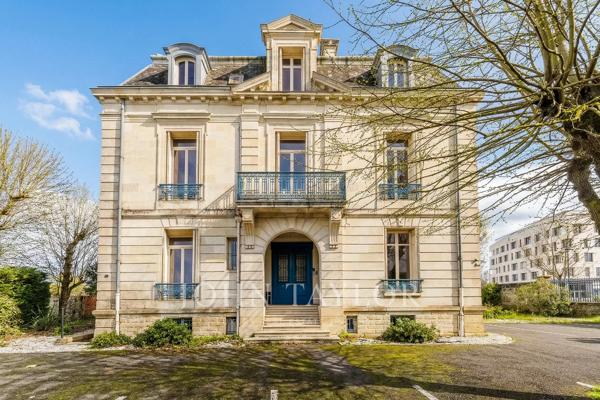 MAISON DE MAÎTRE EN PIERRE DU XIXᵉ SIÈCLE - JUSQU’À 18 BUREAUX - PARKING PRIVÉ 17 PLACES - JOHN TAYLOR BORDEAUX