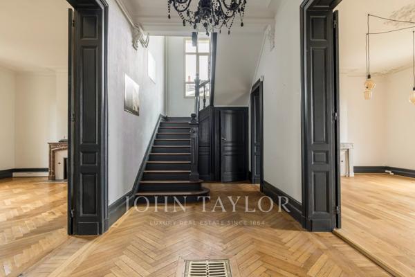 MAISON DE MAÎTRE EN PIERRE DU XIXᵉ SIÈCLE - JUSQU’À 18 BUREAUX - PARKING PRIVÉ 17 PLACES - JOHN TAYLOR BORDEAUX