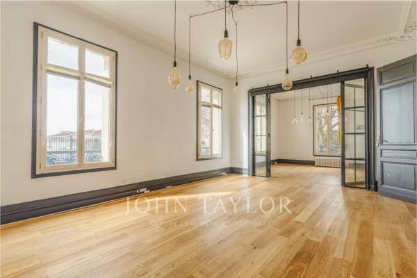 MAISON DE MAÎTRE EN PIERRE DU XIXᵉ SIÈCLE - JUSQU’À 18 BUREAUX - PARKING PRIVÉ 17 PLACES - JOHN TAYLOR BORDEAUX