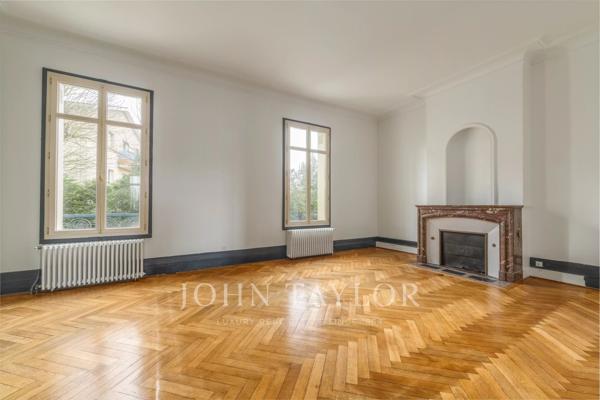 MAISON DE MAÎTRE EN PIERRE DU XIXᵉ SIÈCLE - JUSQU’À 18 BUREAUX - PARKING PRIVÉ 17 PLACES - JOHN TAYLOR BORDEAUX