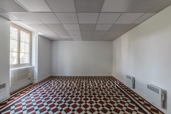 MAISON DE MAÎTRE EN PIERRE DU XIXᵉ SIÈCLE - JUSQU’À 18 BUREAUX - PARKING PRIVÉ 17 PLACES - JOHN TAYLOR BORDEAUX