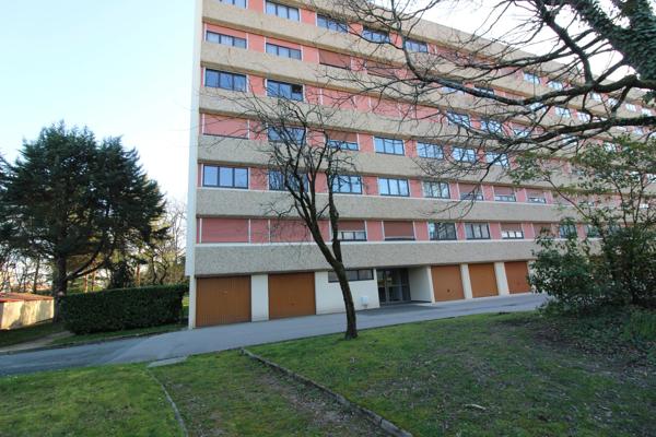 Appartement avec ASCENCEUR à vendre avec 3 CHAMBRES et 5 pièces LA ROCHE SUR YON (85)