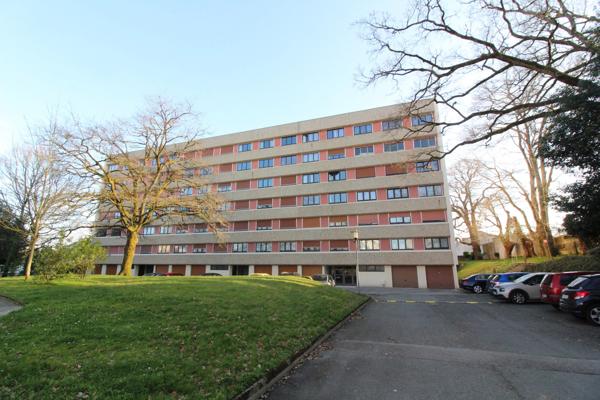 Appartement avec ASCENCEUR à vendre avec 3 CHAMBRES et 5 pièces LA ROCHE SUR YON (85)