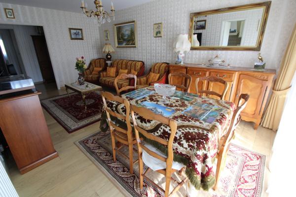 Appartement avec ASCENCEUR à vendre avec 3 CHAMBRES et 5 pièces LA ROCHE SUR YON (85)