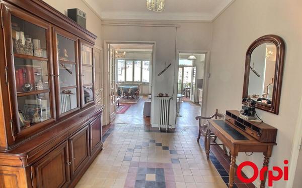 Appartement à vendre    3 pièces • 90,53 m2 Marseille 8