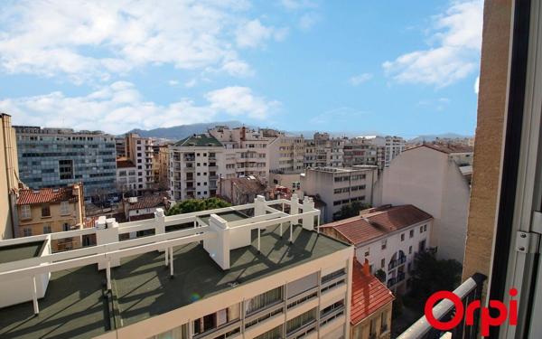 Appartement à vendre    3 pièces • 90,53 m2 Marseille 8