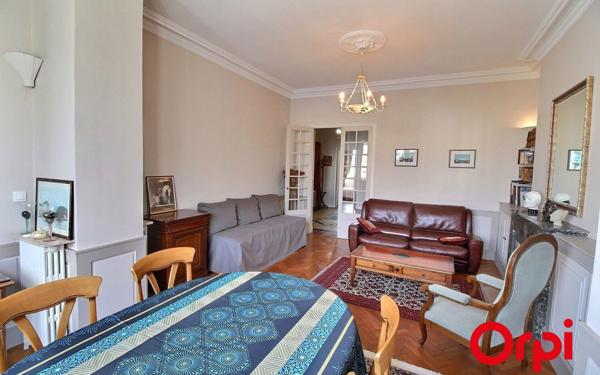 Appartement à vendre    3 pièces • 90,53 m2 Marseille 8