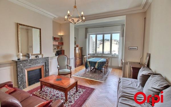 Appartement à vendre    3 pièces • 90,53 m2 Marseille 8