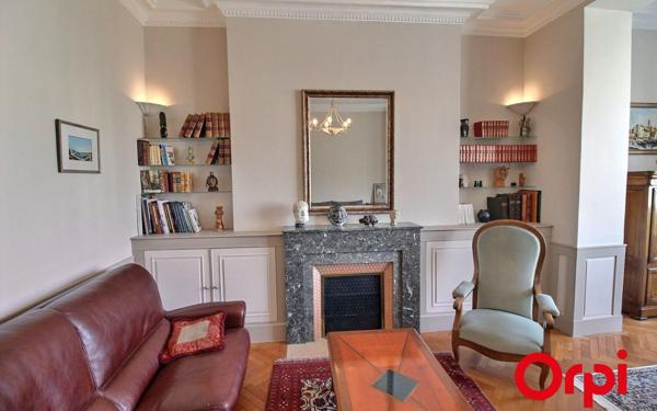 Appartement à vendre    3 pièces • 90,53 m2 Marseille 8