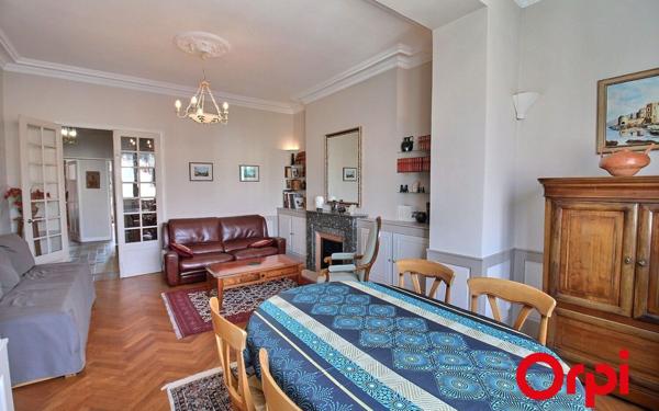 Appartement à vendre    3 pièces • 90,53 m2 Marseille 8