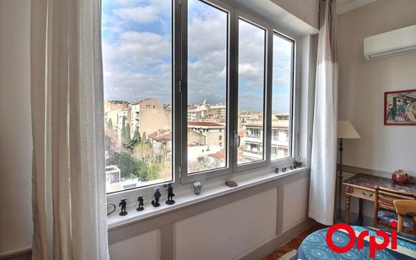 Appartement à vendre    3 pièces • 90,53 m2 Marseille 8